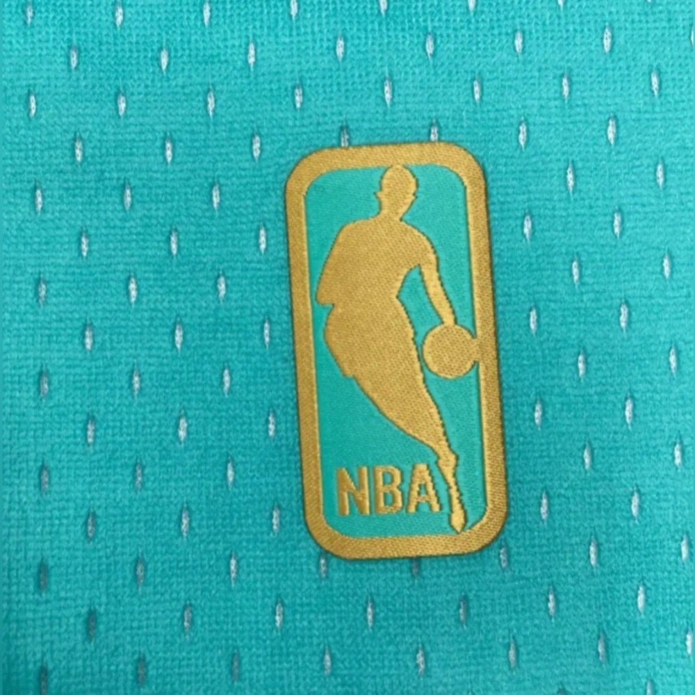Mitchell & Ness NBA Vancouver Grizzlies 1996 Fadeaway Swingman Shorts size small - Picture 7 of 7